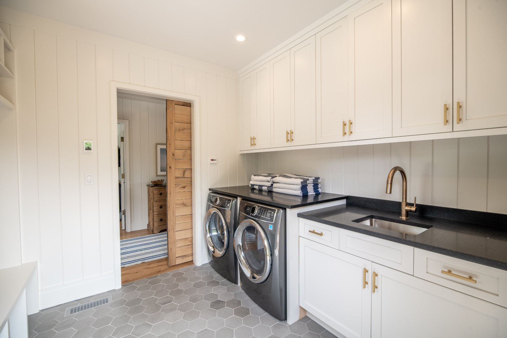 14 Field Avenue Nantucket, MA 02554 - Photo 6 of 42