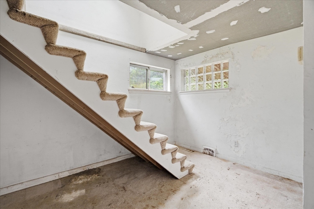 40 Maple Street Holliston, MA 01746 - Photo 13 of 22