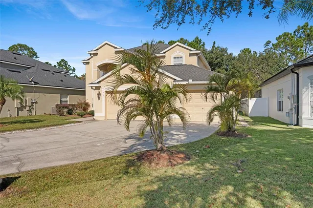a view of a house with a yard