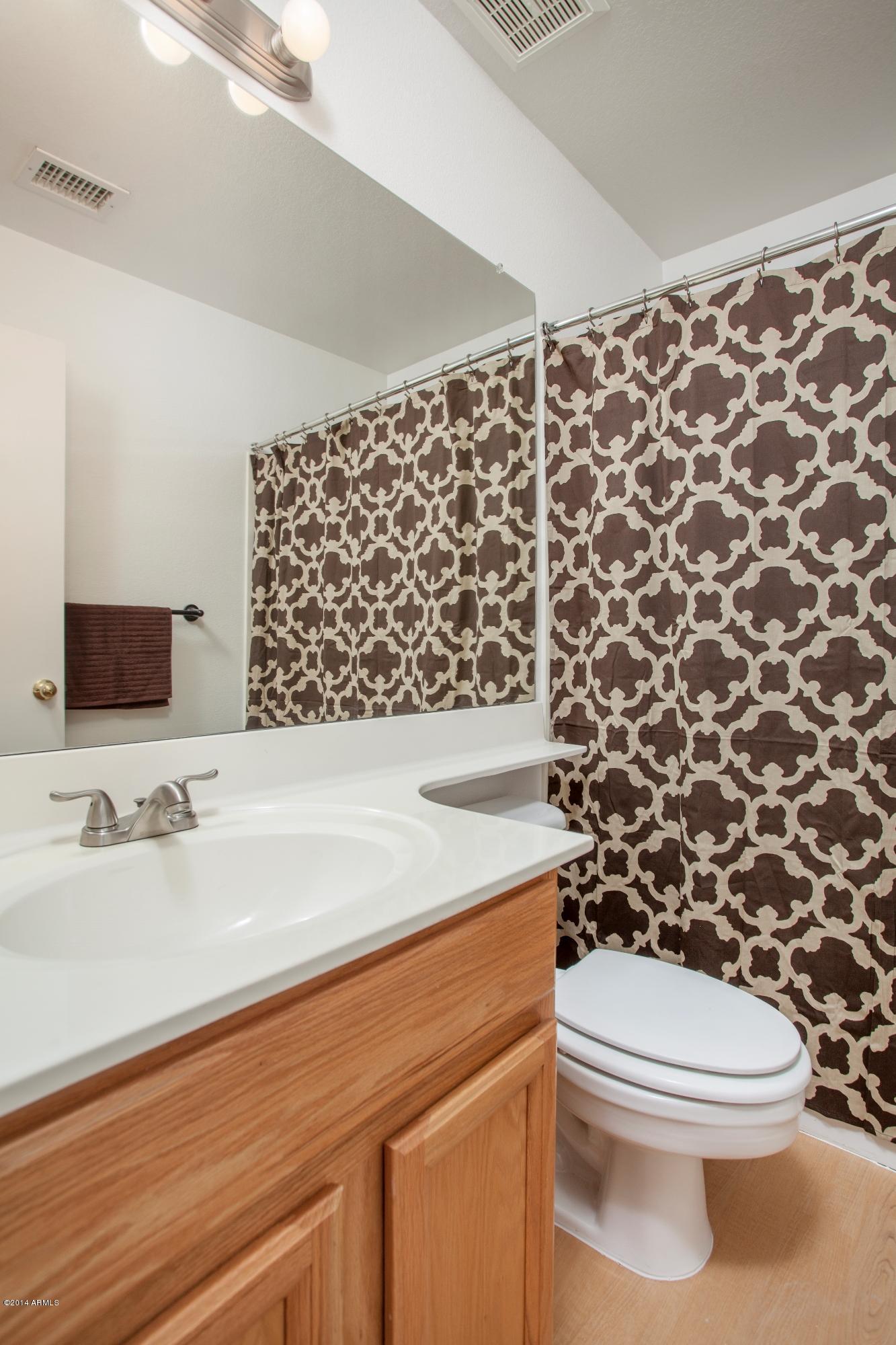 517 West St John Road Phoenix, AZ 85023 - Photo 13 of 15 Bathroom 2