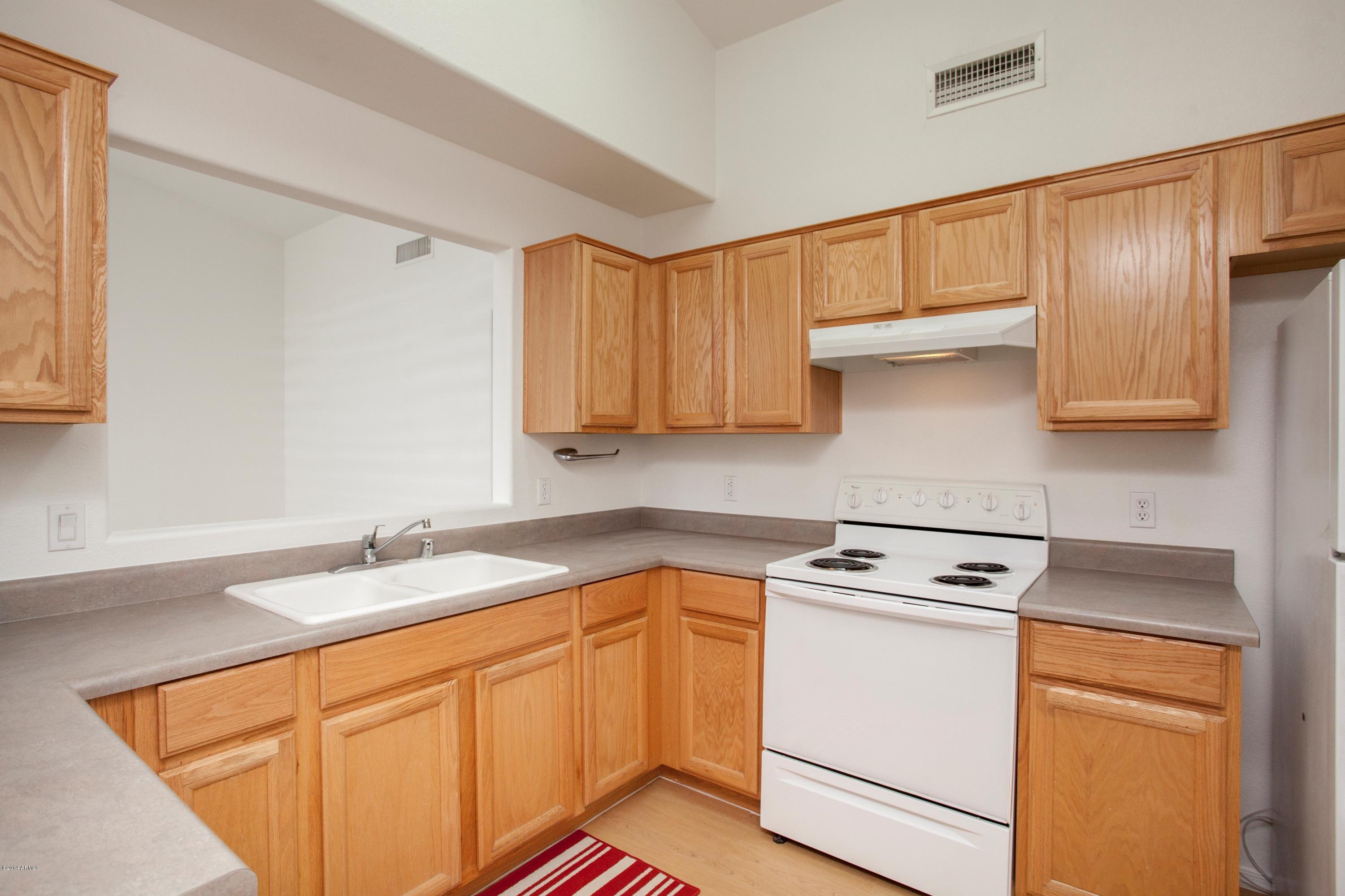 517 West St John Road Phoenix, AZ 85023 - Photo 3 of 15 Kitchen