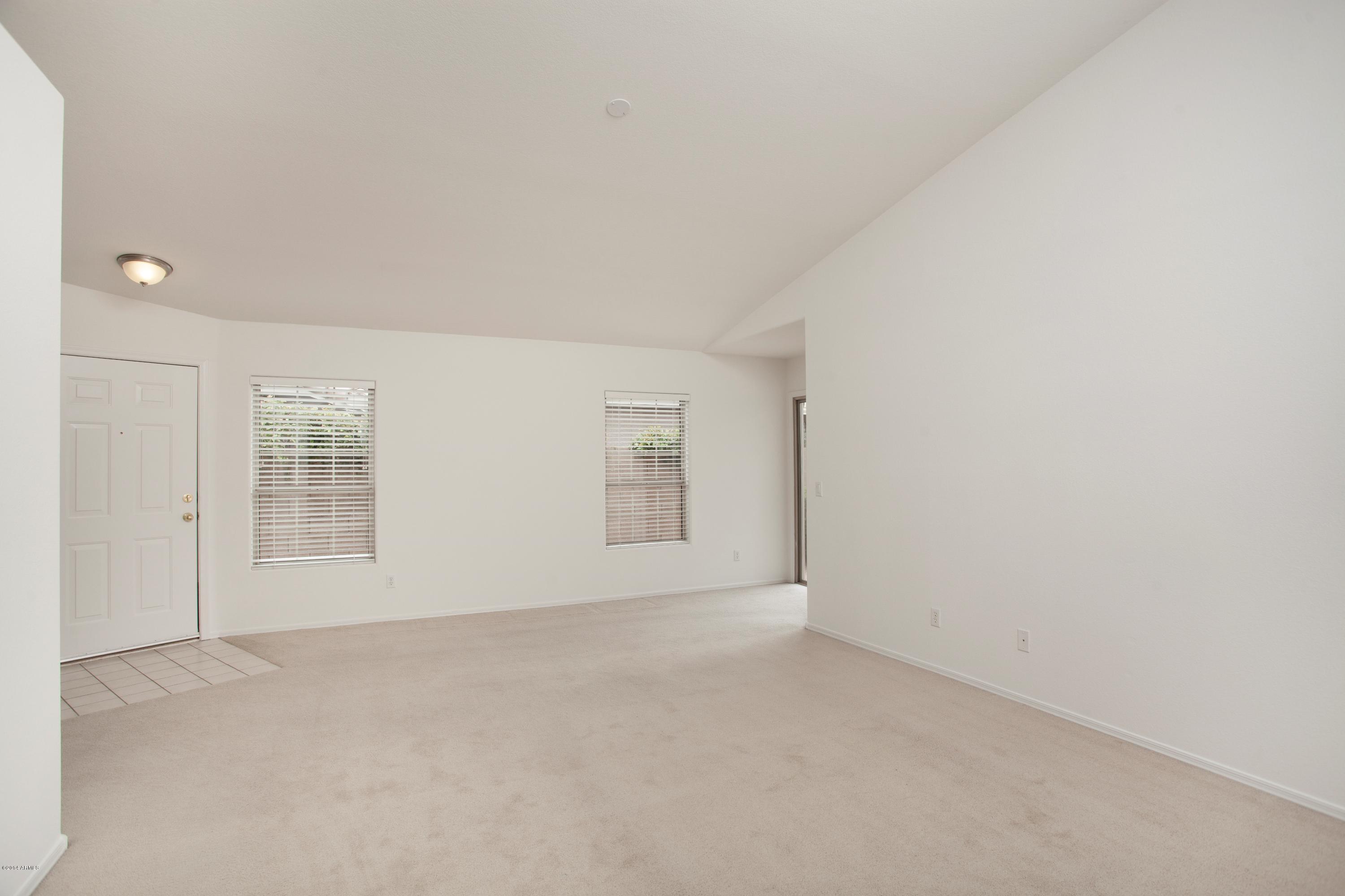 517 West St John Road Phoenix, AZ 85023 - Photo 5 of 15 Living Room