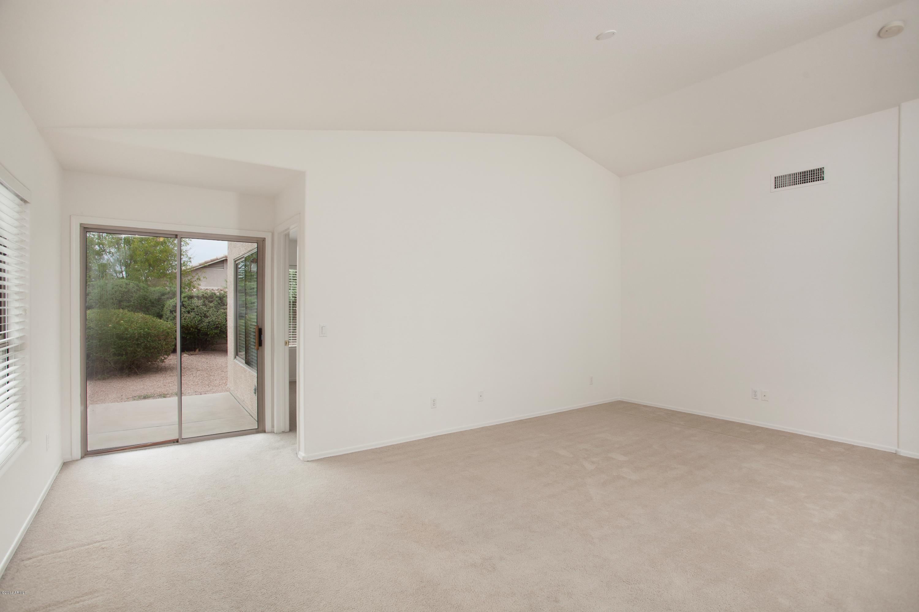 517 West St John Road Phoenix, AZ 85023 - Photo 6 of 15 Living Room