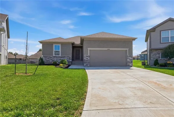 $359,999 | 21806 Massa Circle, Peculiar, MO 64078