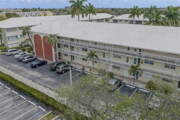 $129,500 | 1951 Northeast 39th Street, Unit 337, Lighthouse Point, FL 33064