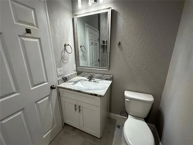 an empty room with wooden floor a ceiling fan and closet