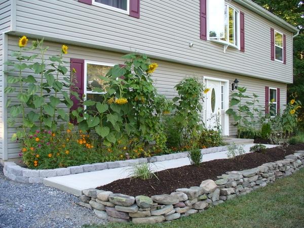 436 Ridge Road Stroudsburg, PA 18360 - Photo 4 of 29 Front Garden
