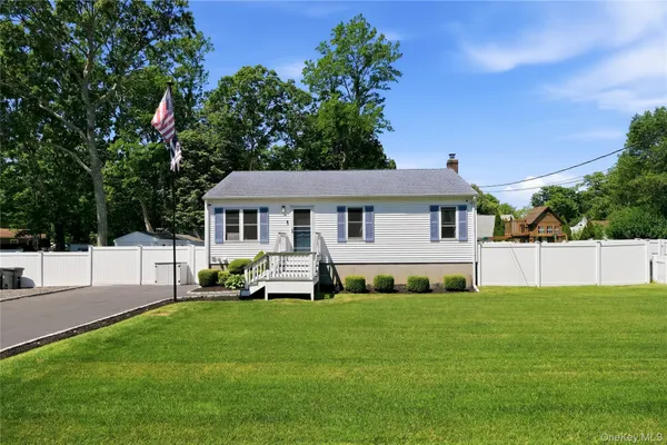 $499,999 | 202 Whittier Drive, Mastic Beach, NY 11951