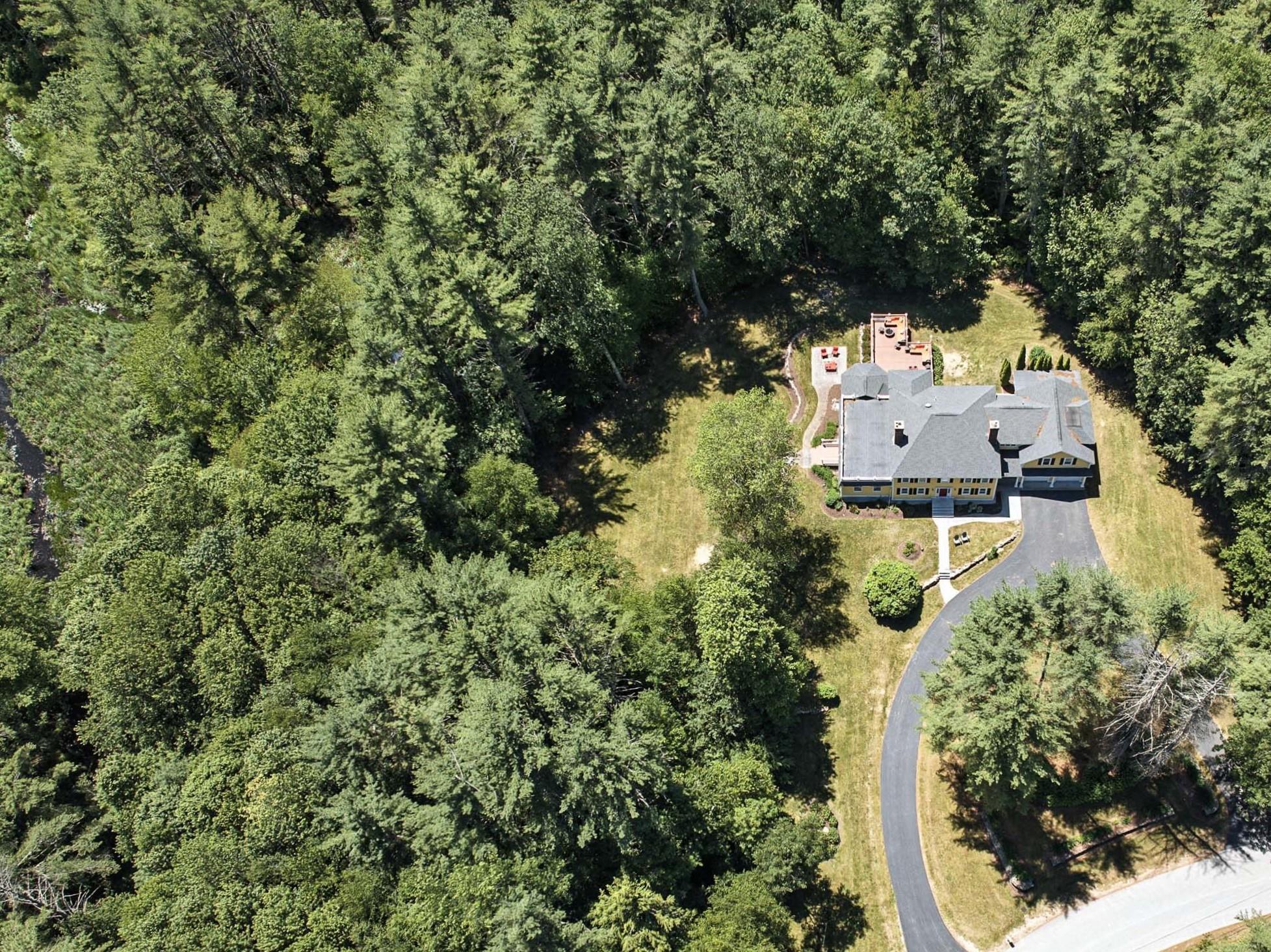 37 Magazine Street Bedford, NH 03110 - Photo 2 of 58