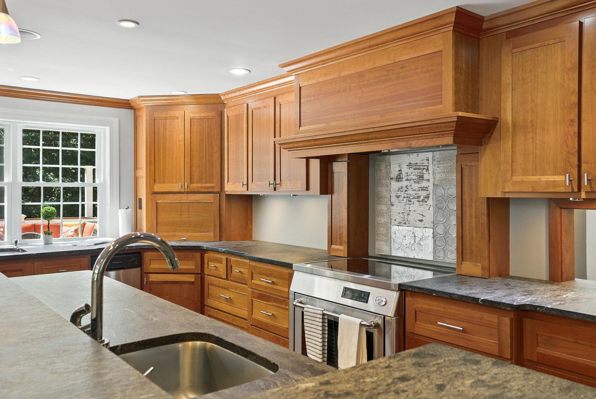 37 Magazine Street Bedford, NH 03110 - Photo 21 of 58