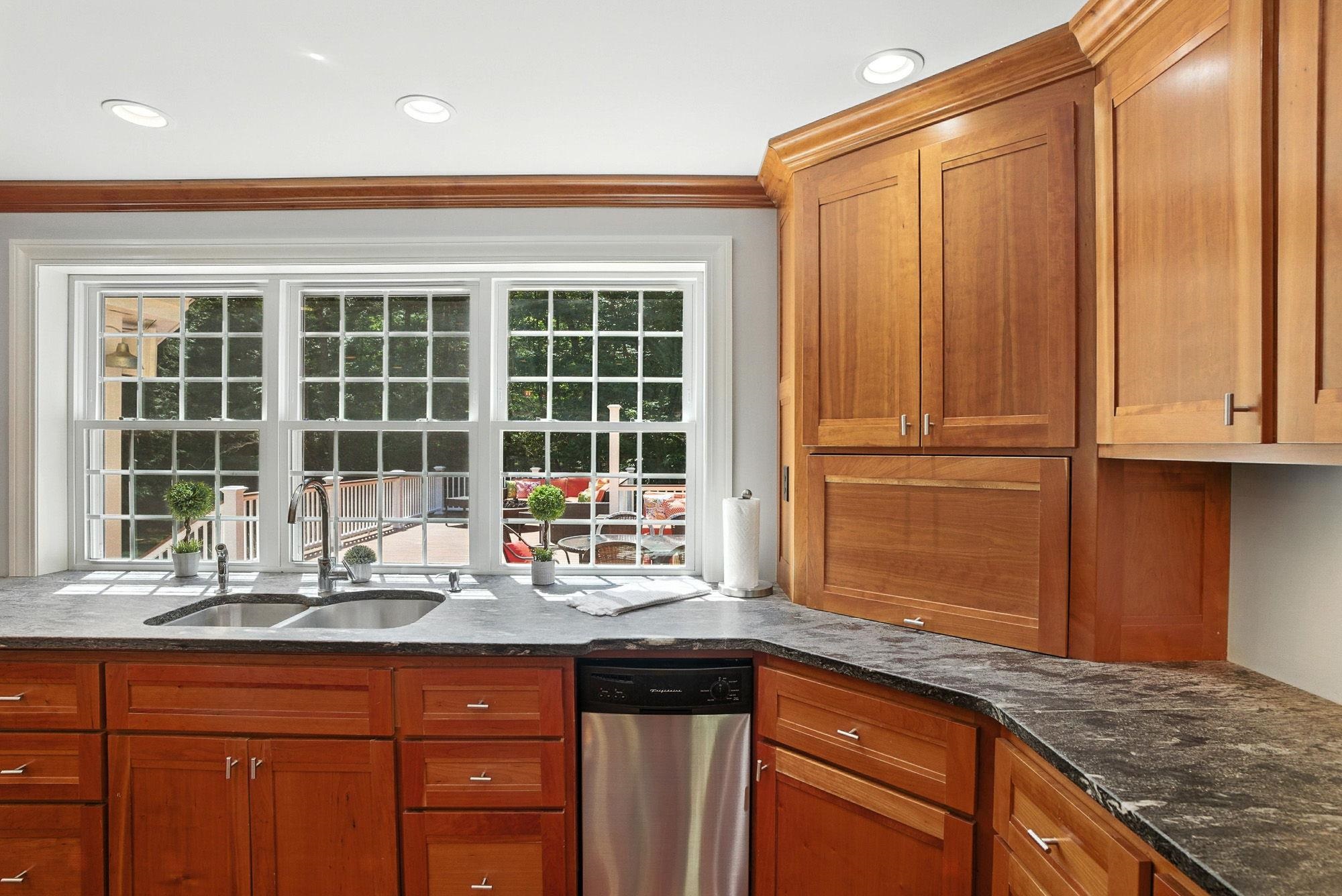 37 Magazine Street Bedford, NH 03110 - Photo 23 of 58