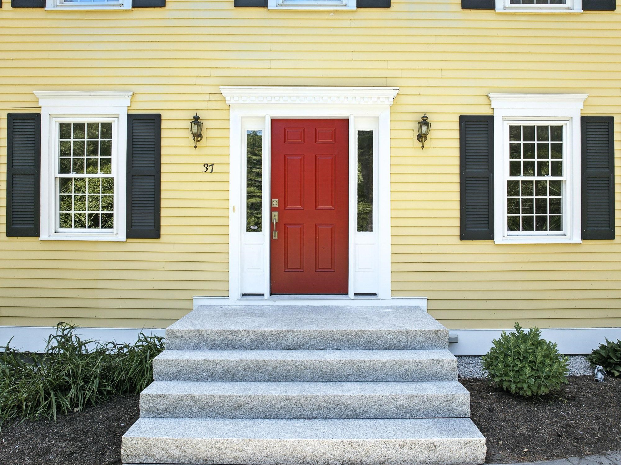 37 Magazine Street Bedford, NH 03110 - Photo 4 of 58