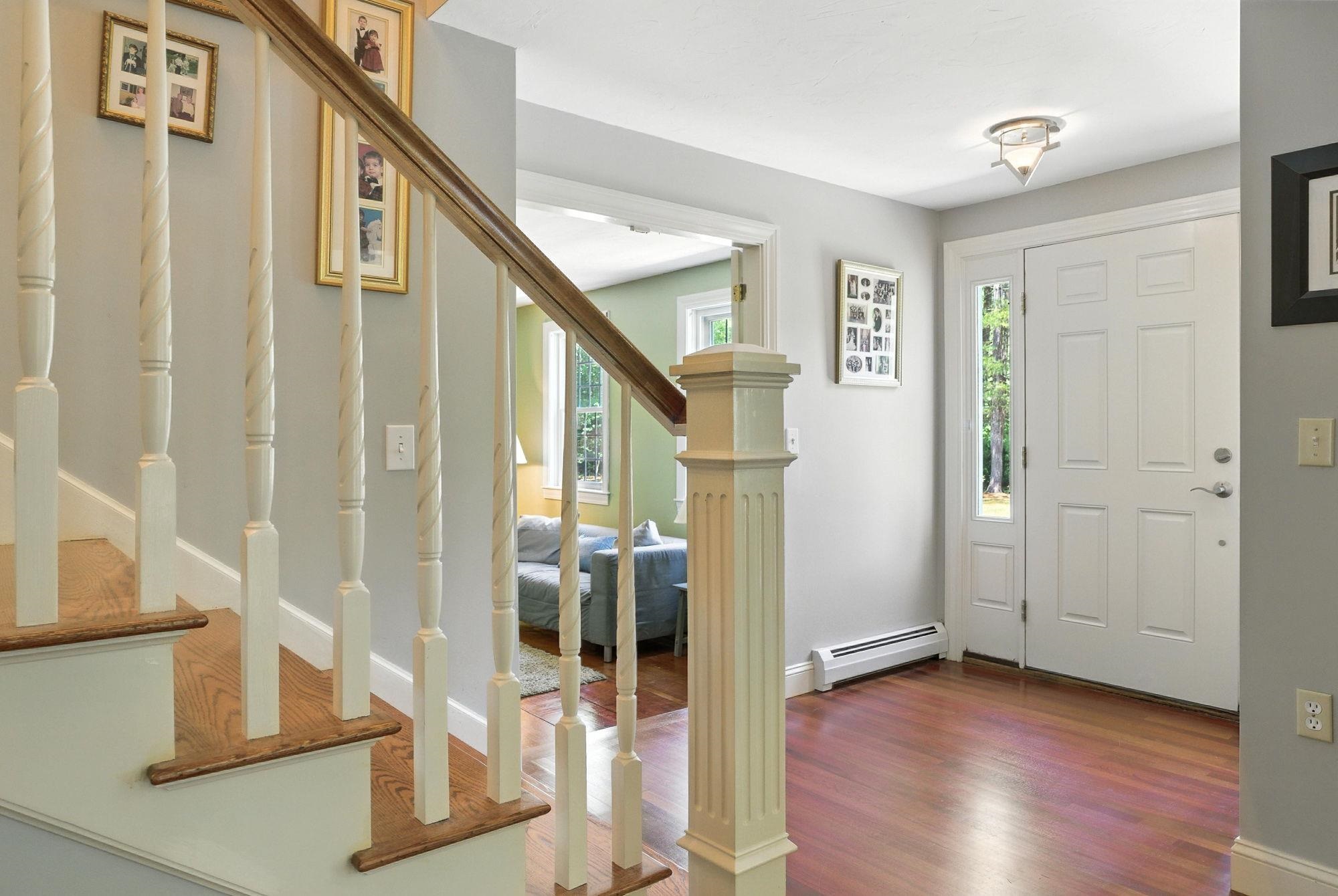 37 Magazine Street Bedford, NH 03110 - Photo 5 of 58
