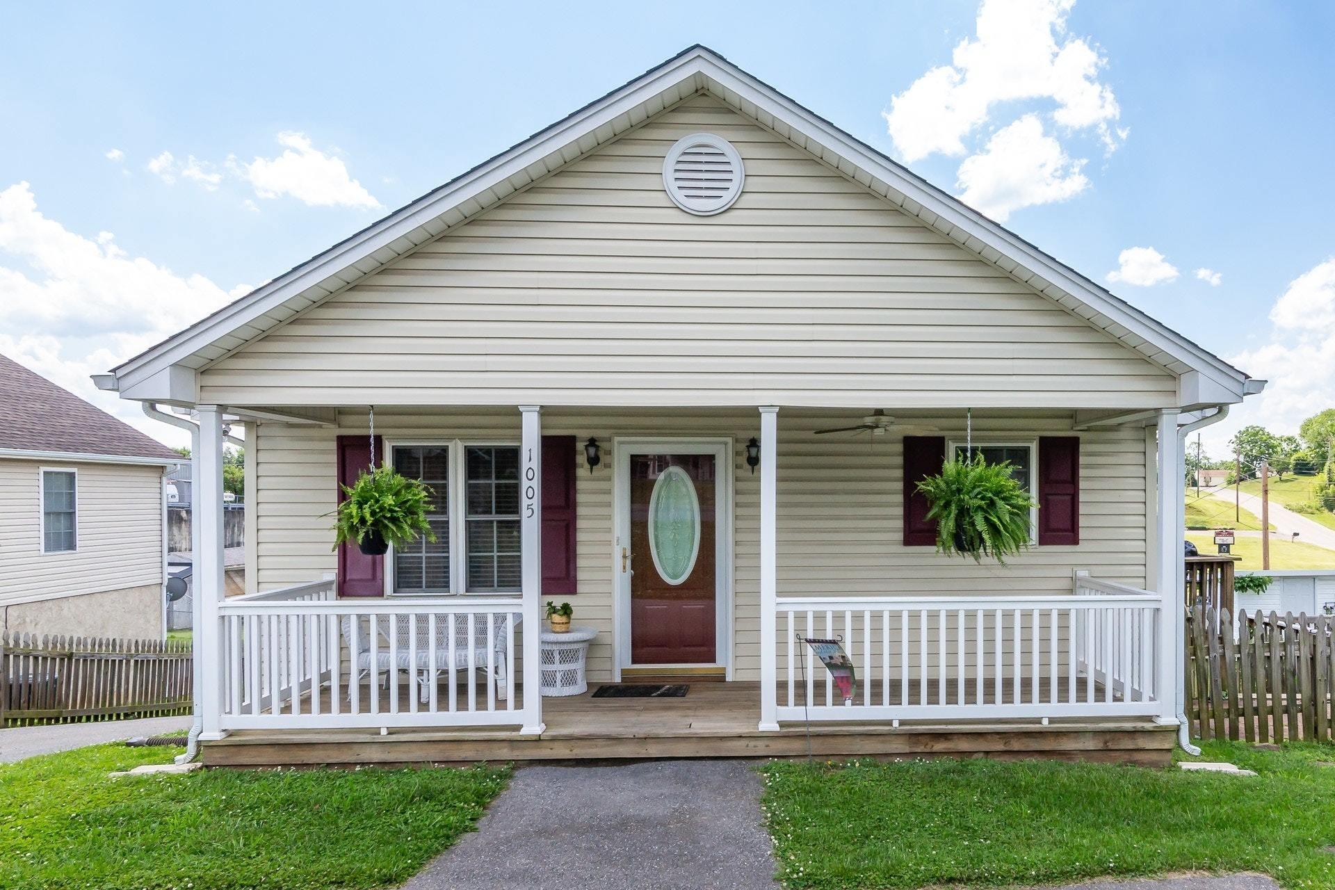 1005 Vinyard Road Vinton, VA 24179 - Photo 1 of 34 Front