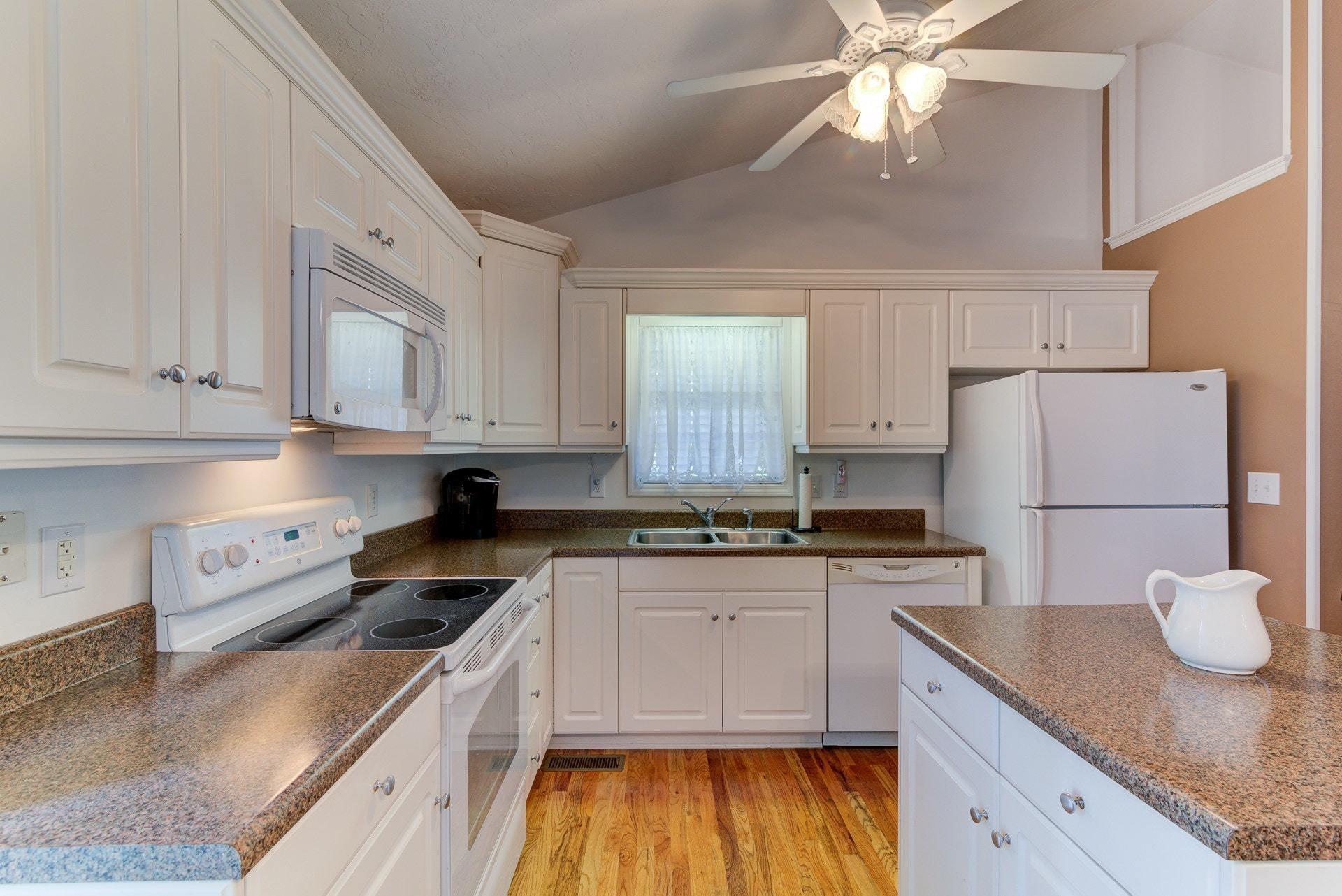 1005 Vinyard Road Vinton, VA 24179 - Photo 11 of 34 011-313359-11-1005 Vineyard Rd-4-6_77495