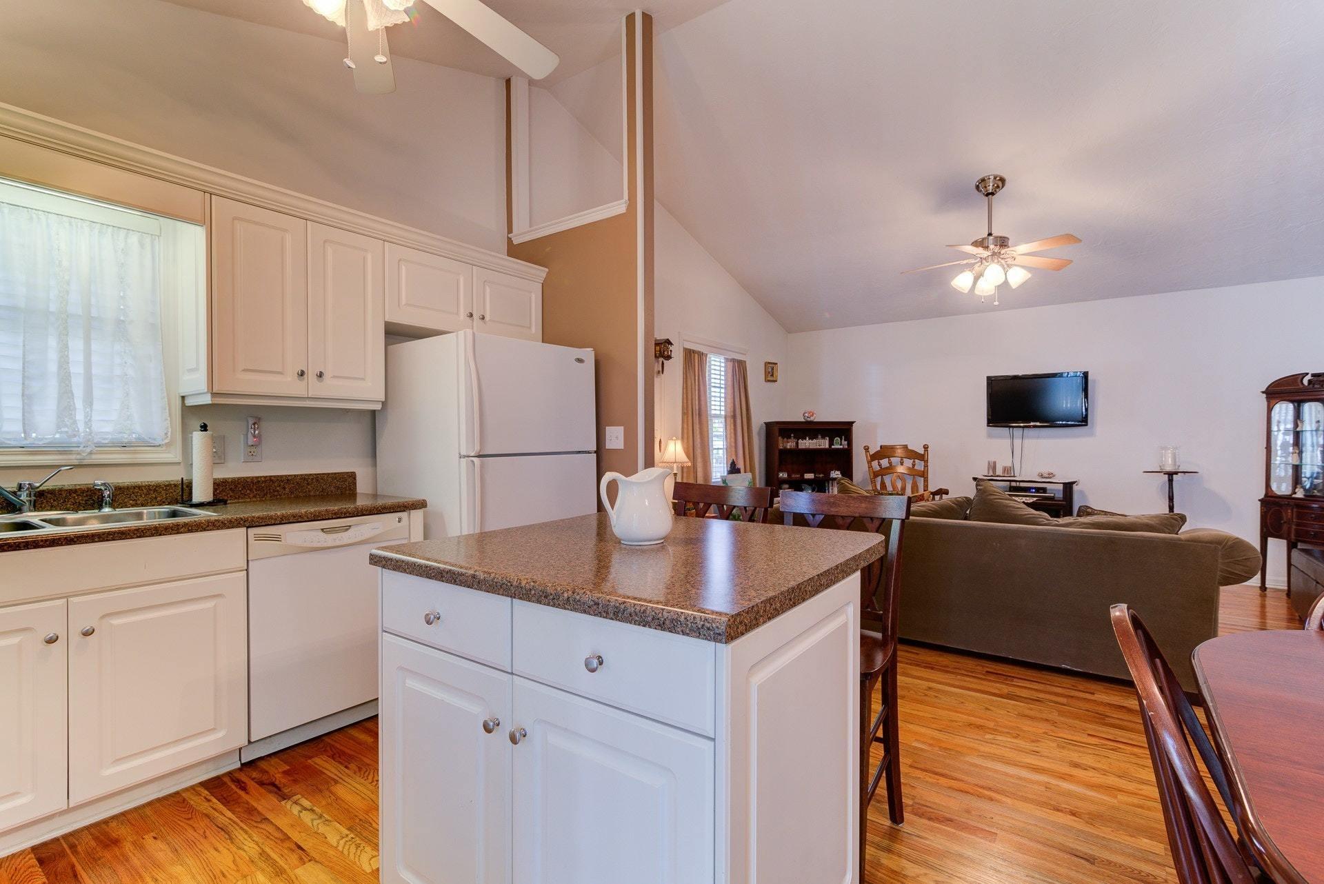 1005 Vinyard Road Vinton, VA 24179 - Photo 12 of 34 012-313359-12-1005 Vineyard Rd-4-7_77495