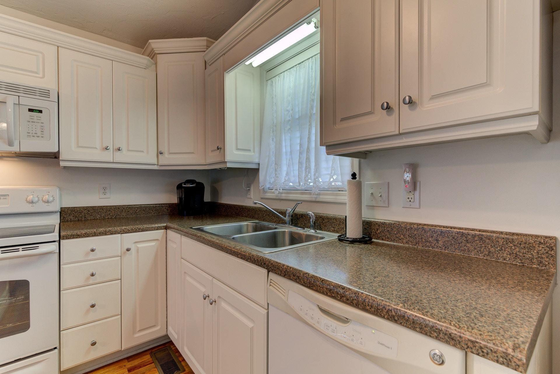 1005 Vinyard Road Vinton, VA 24179 - Photo 14 of 34 014-313359-14-1005 Vineyard Rd-9-9_77495