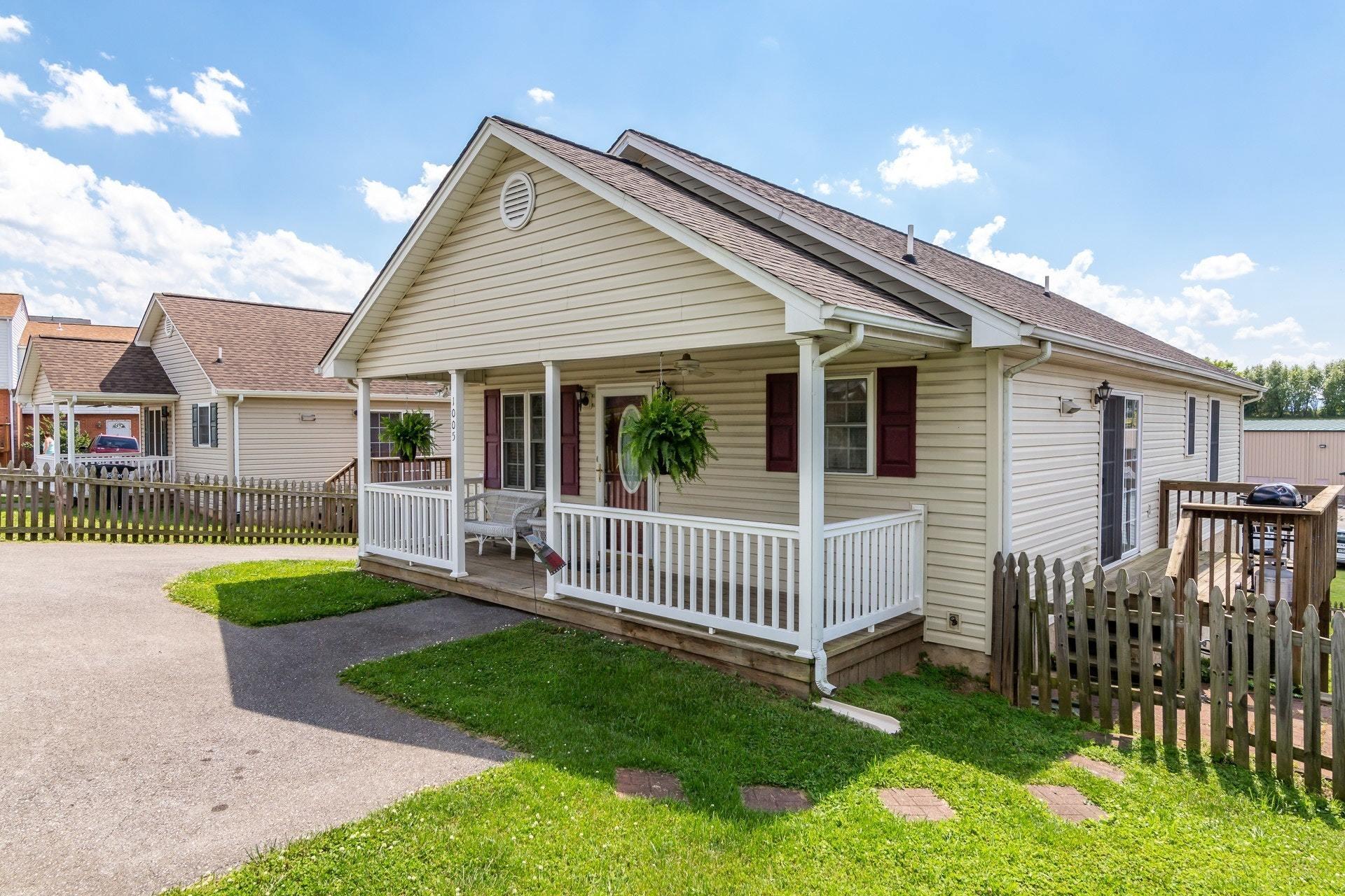 1005 Vinyard Road Vinton, VA 24179 - Photo 29 of 34 029-313359-30-1005 Vineyard Rd-0424_7749
