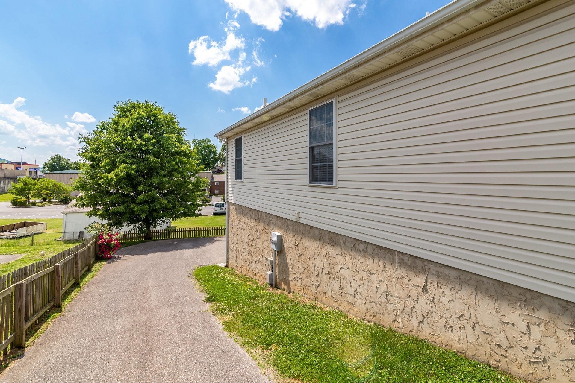 1005 Vinyard Road Vinton, VA 24179 - Photo 30 of 34 030-313359-31-1005 Vineyard Rd-0427_7749