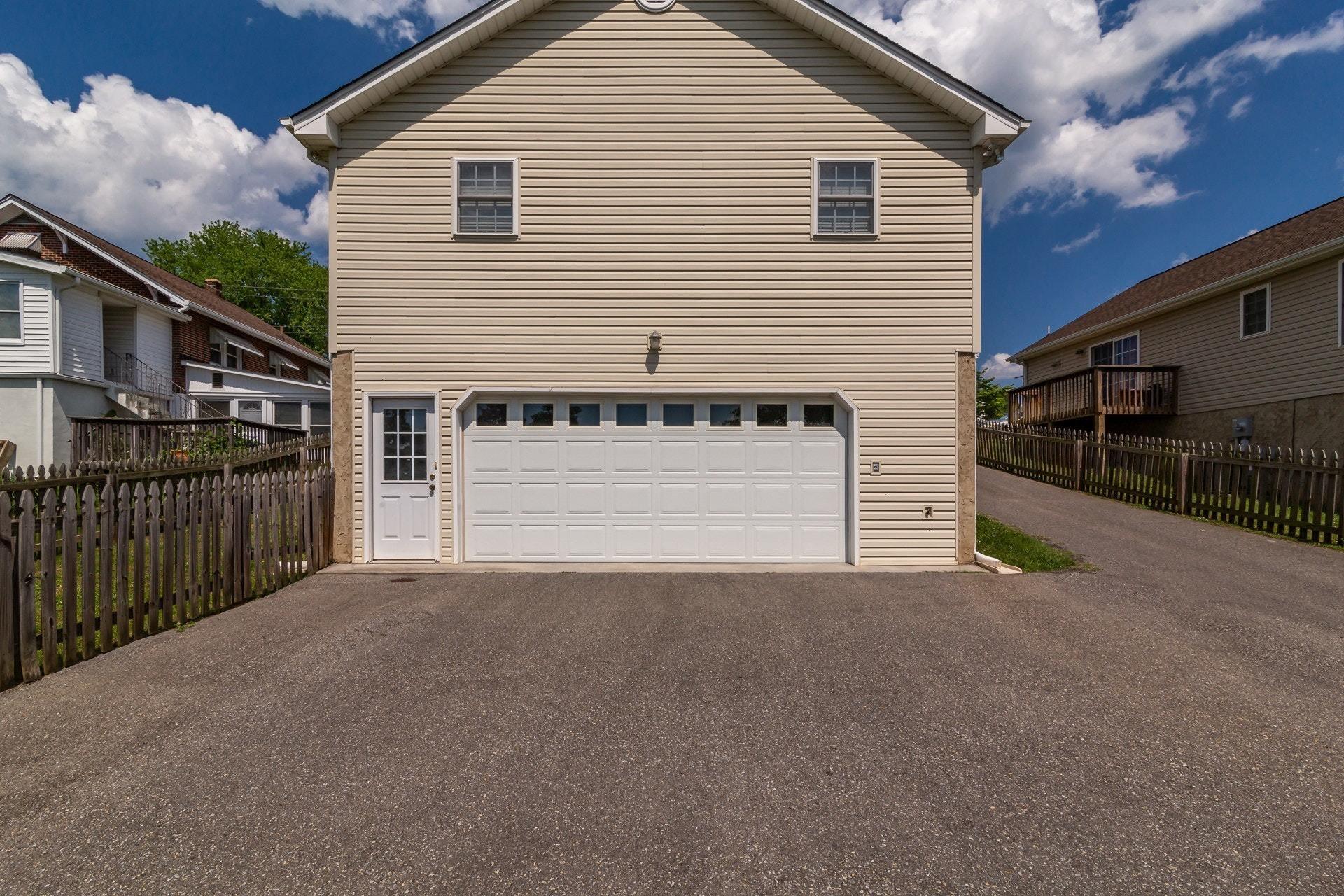 1005 Vinyard Road Vinton, VA 24179 - Photo 32 of 34 032-313359-33-1005 Vineyard Rd-0429_7749