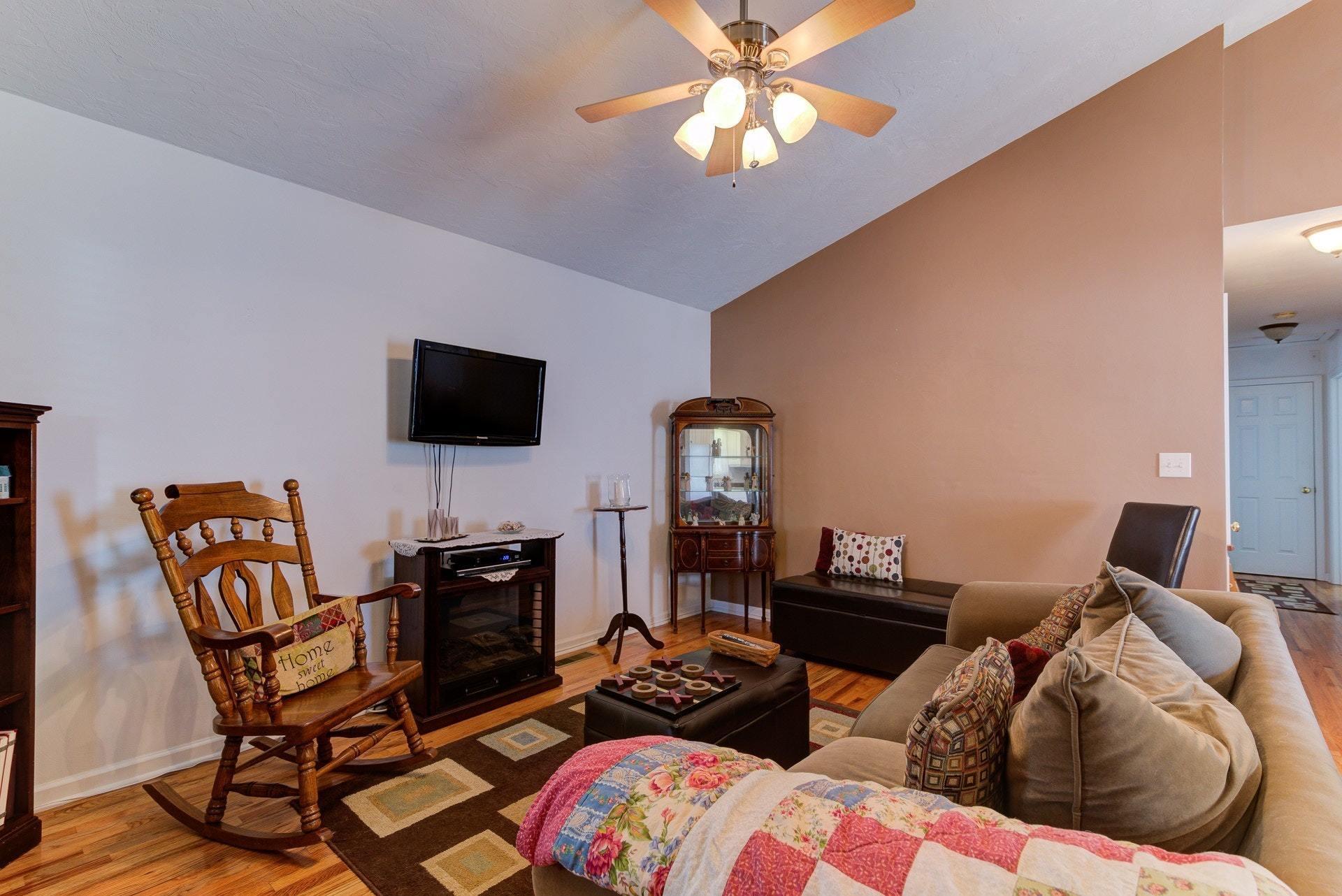 1005 Vinyard Road Vinton, VA 24179 - Photo 5 of 34 005-313359-05-1005 Vineyard Rd-4_7749547