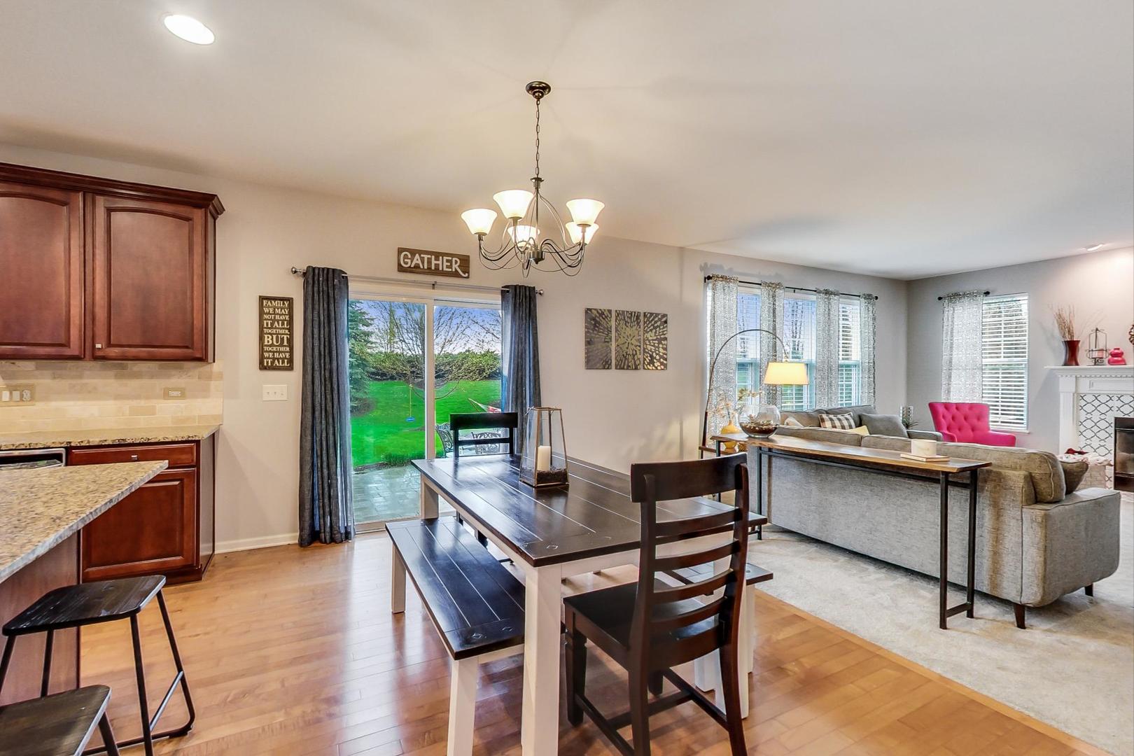 327 Monument Road Elgin, IL 60124 - Photo 11 of 50
