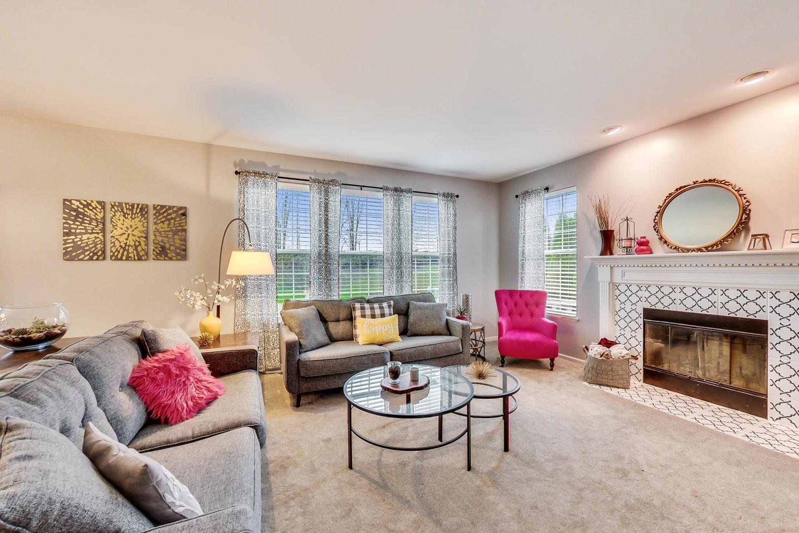 327 Monument Road Elgin, IL 60124 - Photo 13 of 50