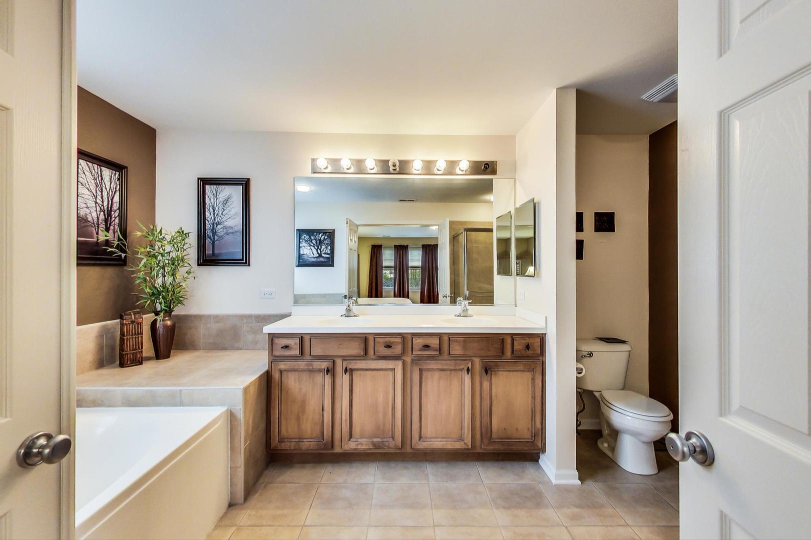 327 Monument Road Elgin, IL 60124 - Photo 28 of 50