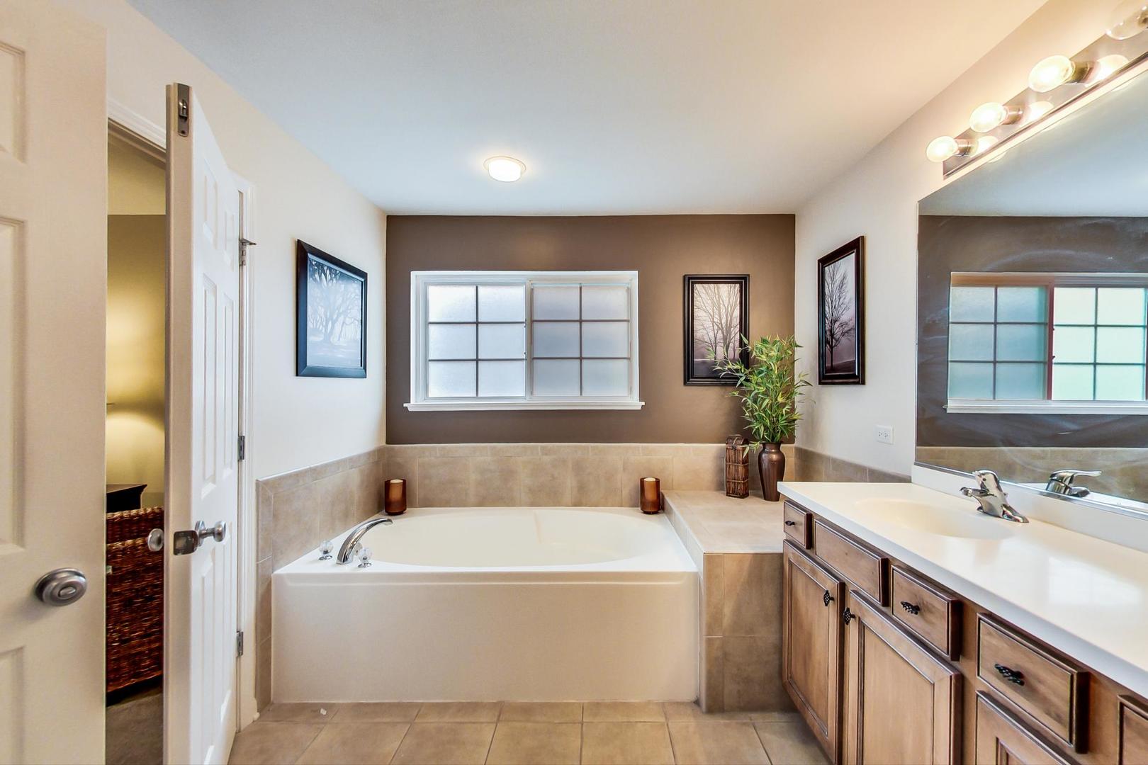 327 Monument Road Elgin, IL 60124 - Photo 30 of 50