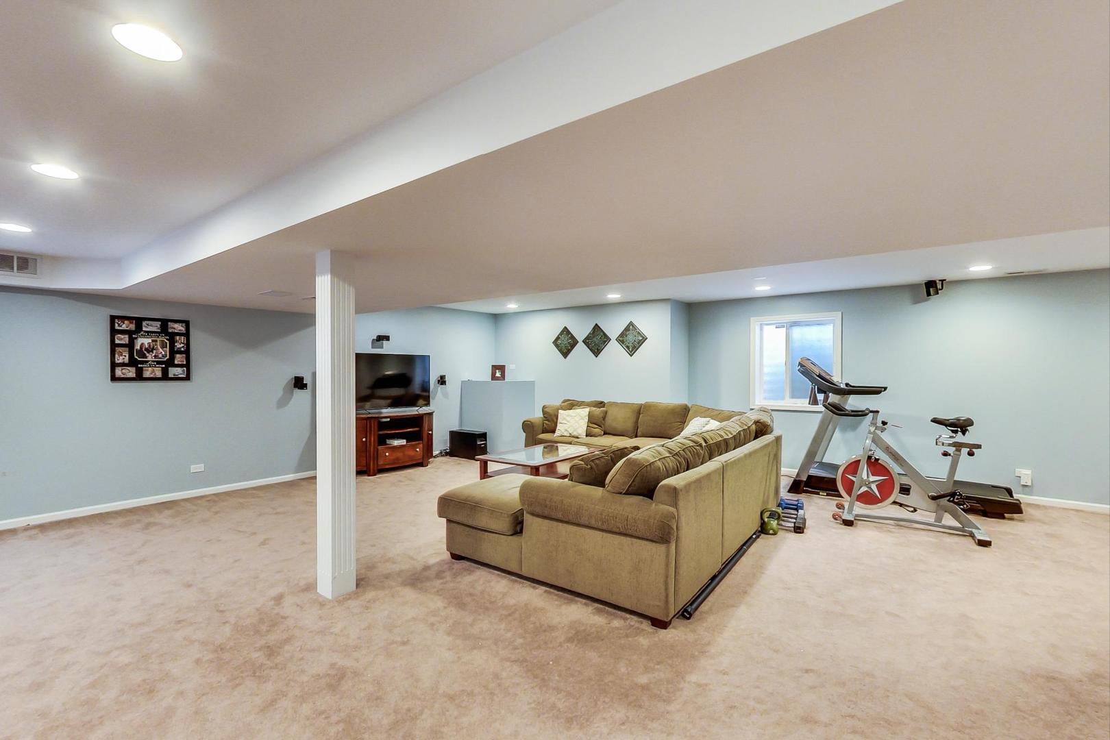 327 Monument Road Elgin, IL 60124 - Photo 33 of 50