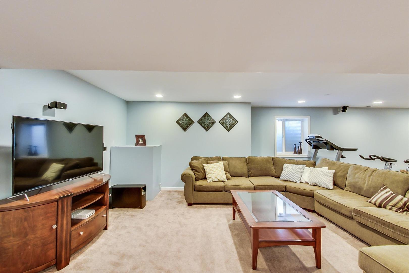327 Monument Road Elgin, IL 60124 - Photo 35 of 50