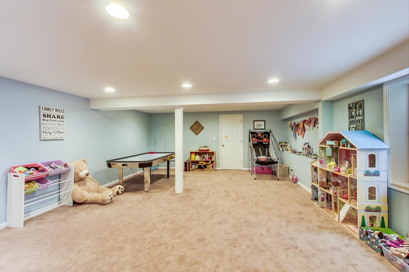327 Monument Road Elgin, IL 60124 - Photo 37 of 50