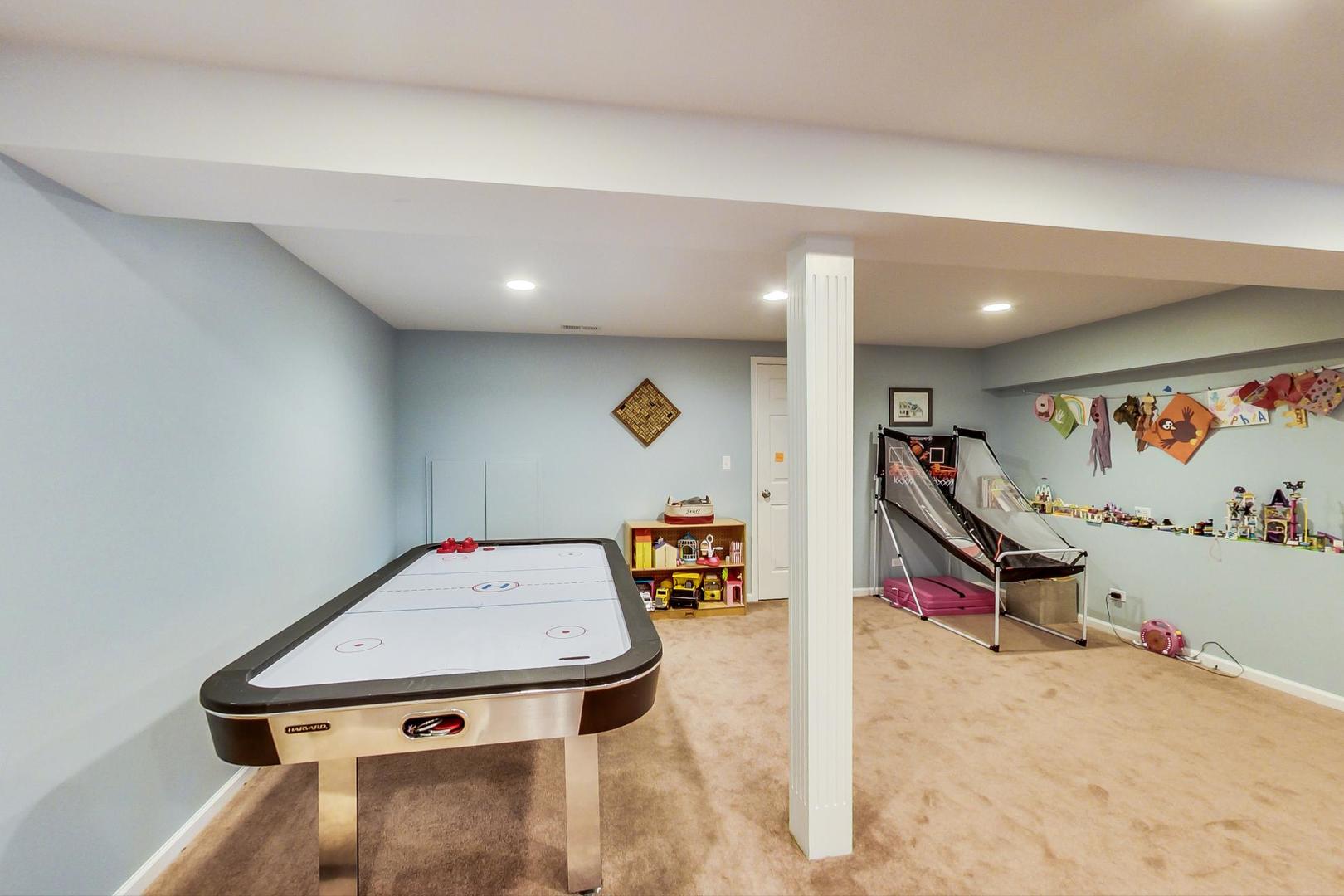 327 Monument Road Elgin, IL 60124 - Photo 38 of 50