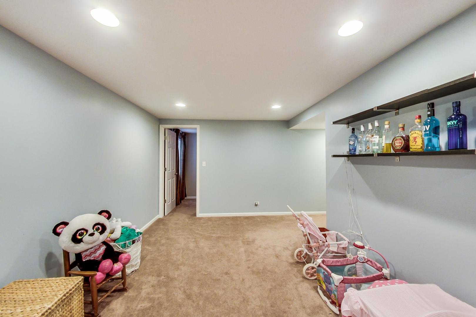 327 Monument Road Elgin, IL 60124 - Photo 39 of 50