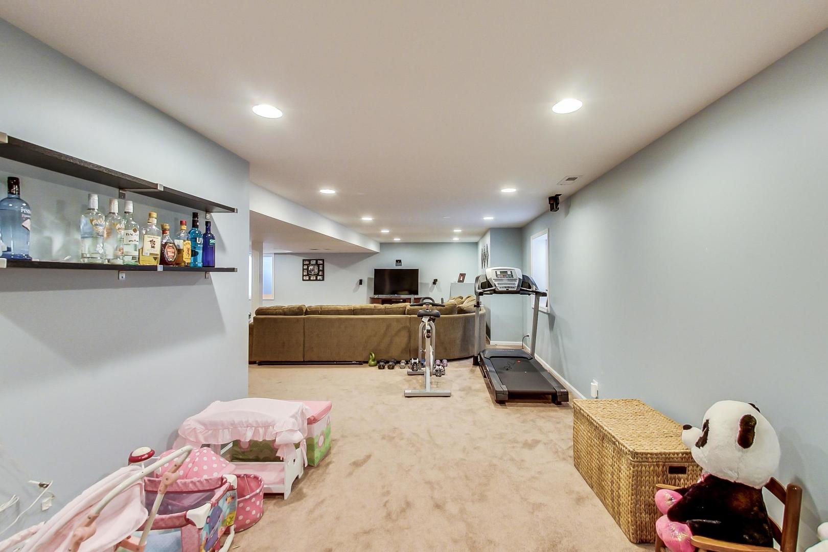 327 Monument Road Elgin, IL 60124 - Photo 40 of 50