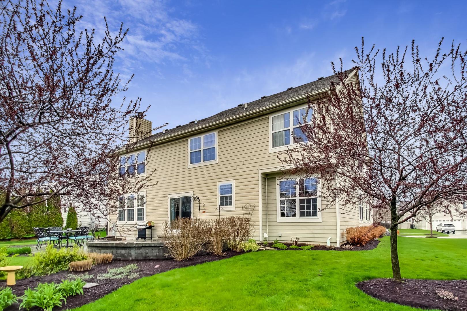 327 Monument Road Elgin, IL 60124 - Photo 43 of 50