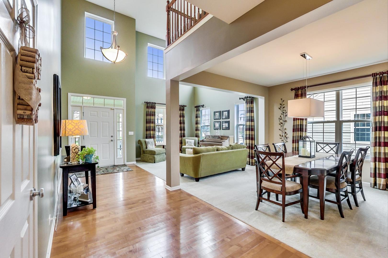 327 Monument Road Elgin, IL 60124 - Photo 6 of 50