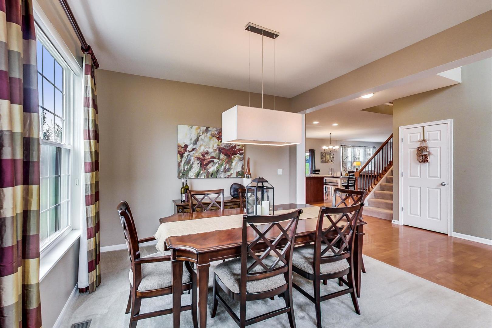 327 Monument Road Elgin, IL 60124 - Photo 7 of 50