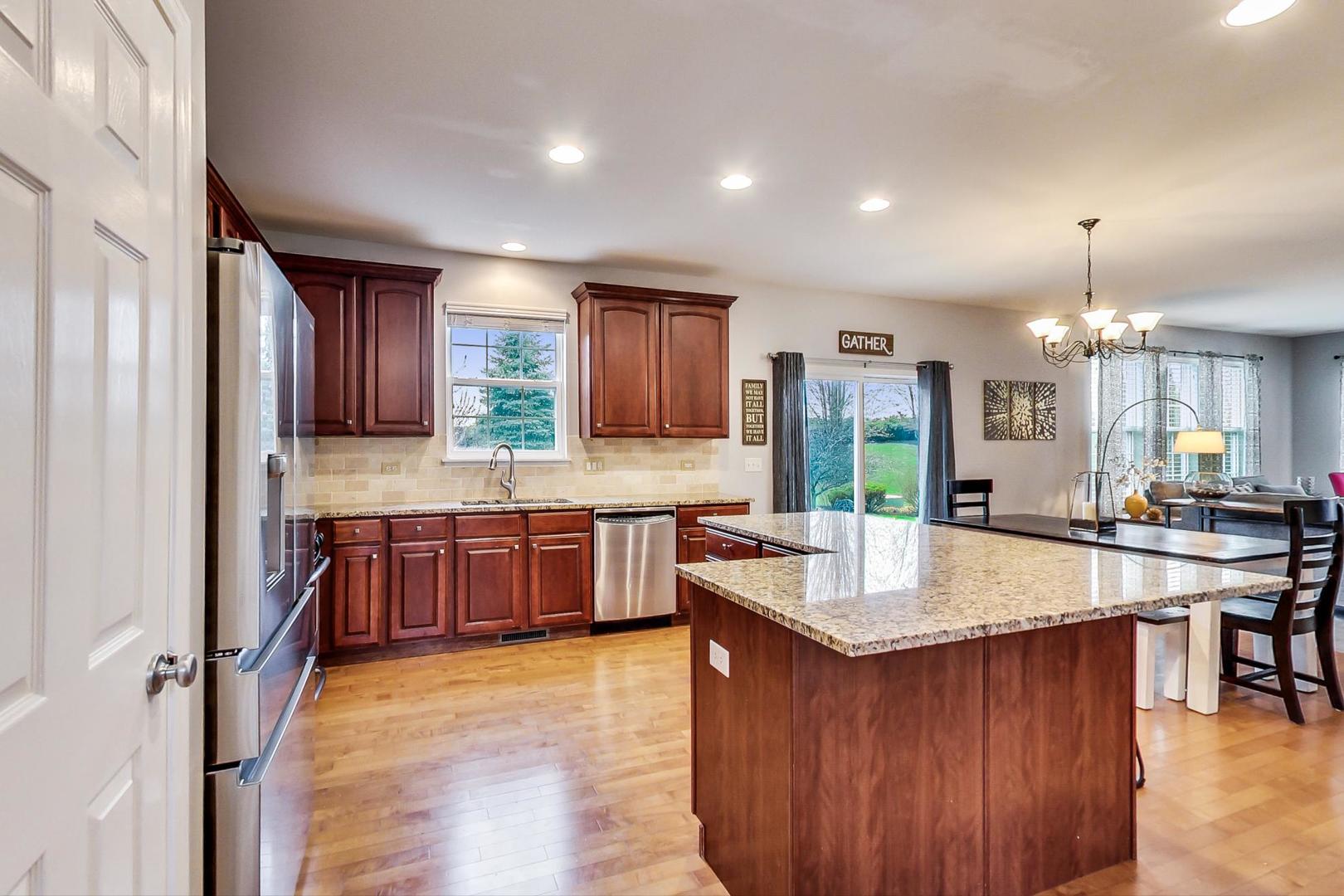 327 Monument Road Elgin, IL 60124 - Photo 8 of 50