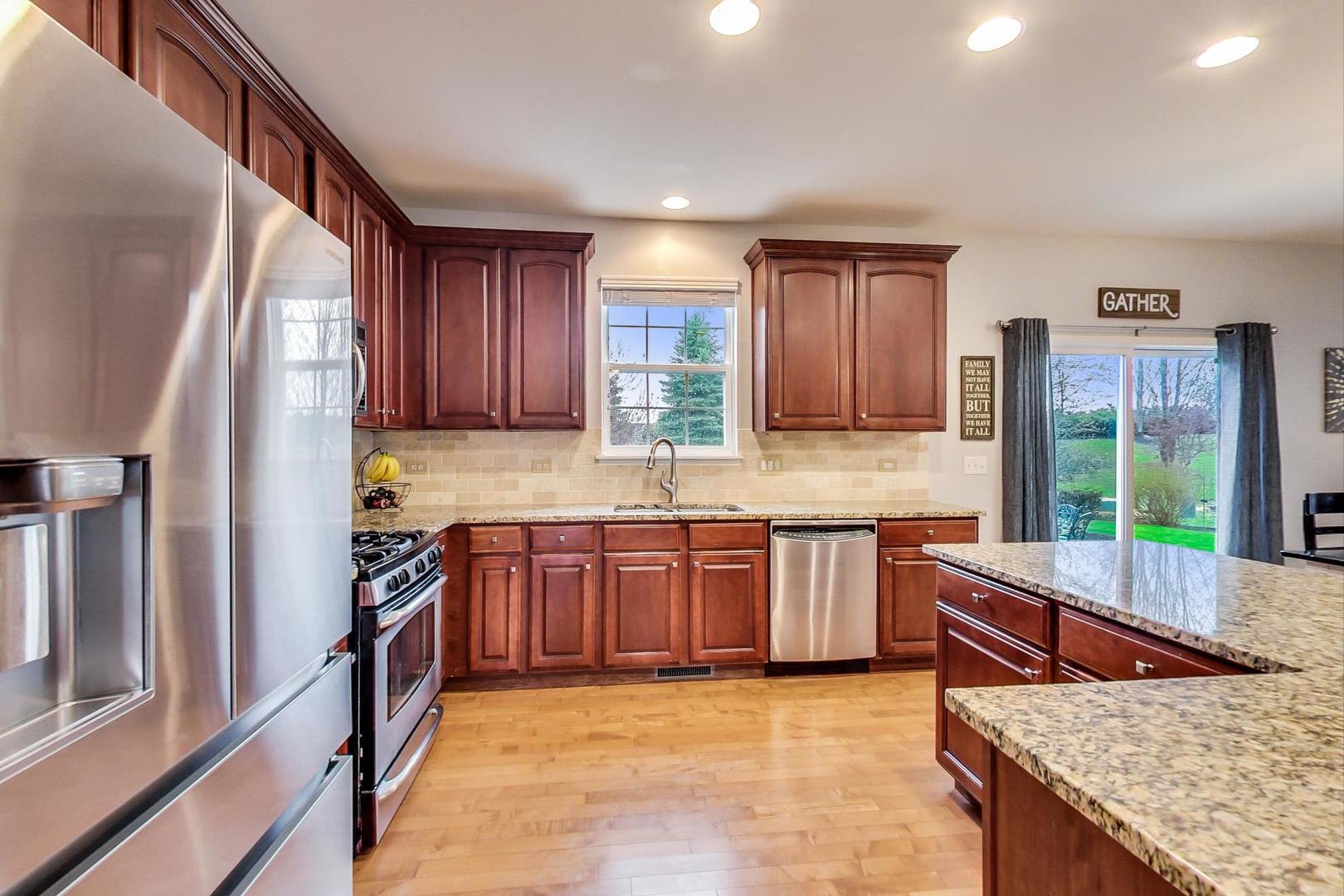 327 Monument Road Elgin, IL 60124 - Photo 10 of 50