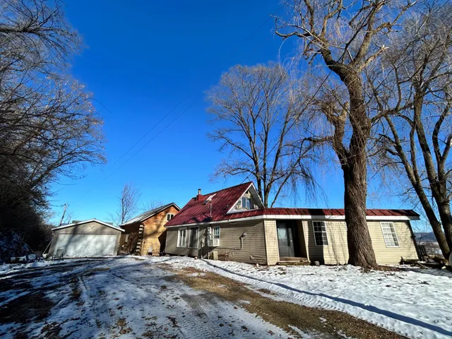 $390,000 | 911 Mississippi Lane, Brownsville, MN 55919