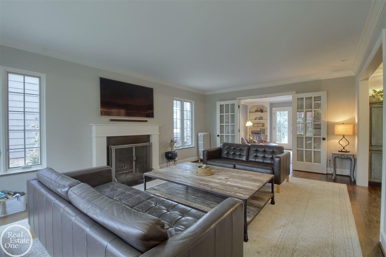 667 Lincoln Road Grosse Pointe, MI 48230 - Photo 4 of 34 31365479-3.JPG