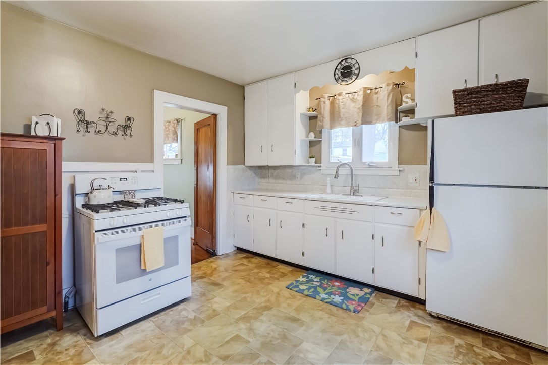 24 Dunsmere Drive Rochester, NY 14615 - Photo 7 of 30