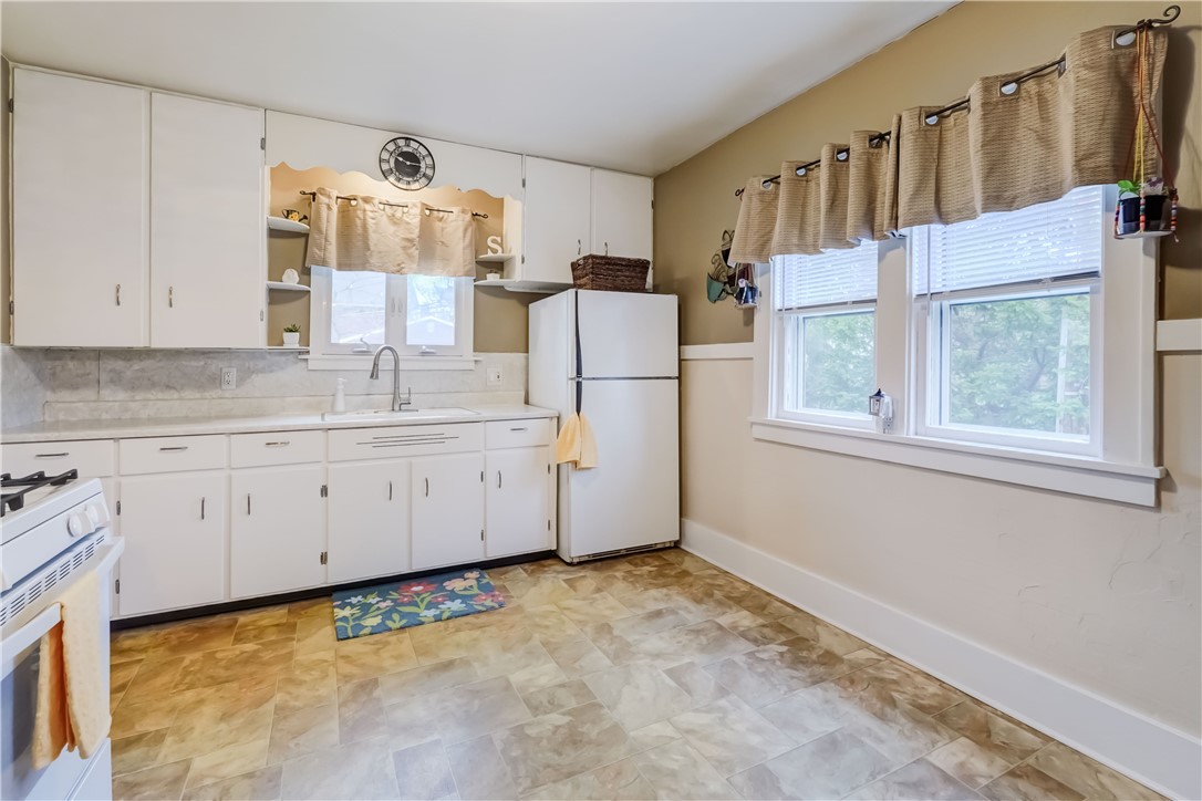 24 Dunsmere Drive Rochester, NY 14615 - Photo 9 of 30