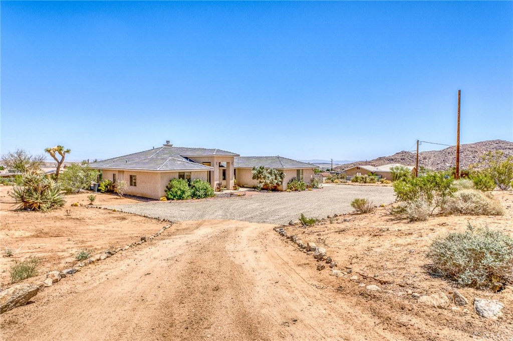 61424 Latham Trail Joshua Tree, CA 92252 - Photo 3 of 37