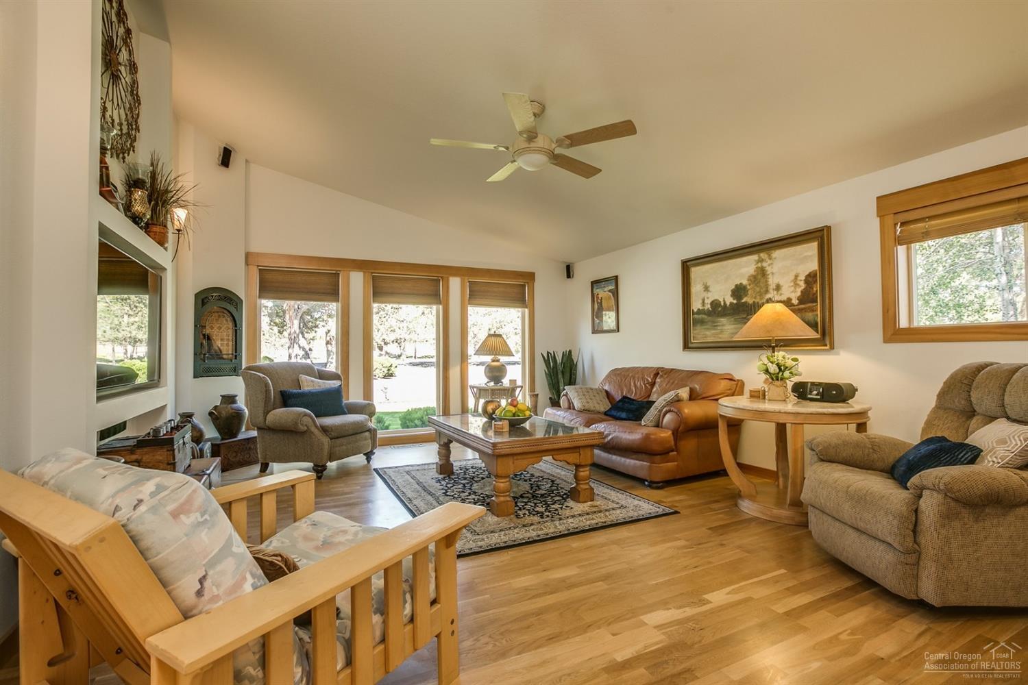 67134 Gist Road Bend, OR 97703 - Photo 5 of 24 Gallery Image 5