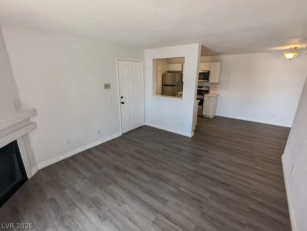 $1,100 | 240 Mission Catalina Lane, Unit 206, Las Vegas, NV 89107