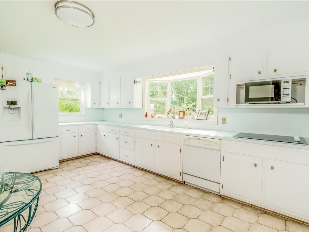 99 Woodville Alton Road Hopkinton, RI 02832 - Photo 6 of 34 Gallery Image 6