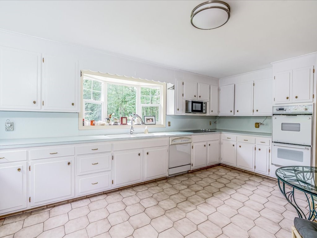 99 Woodville Alton Road Hopkinton, RI 02832 - Photo 7 of 34 Gallery Image 7