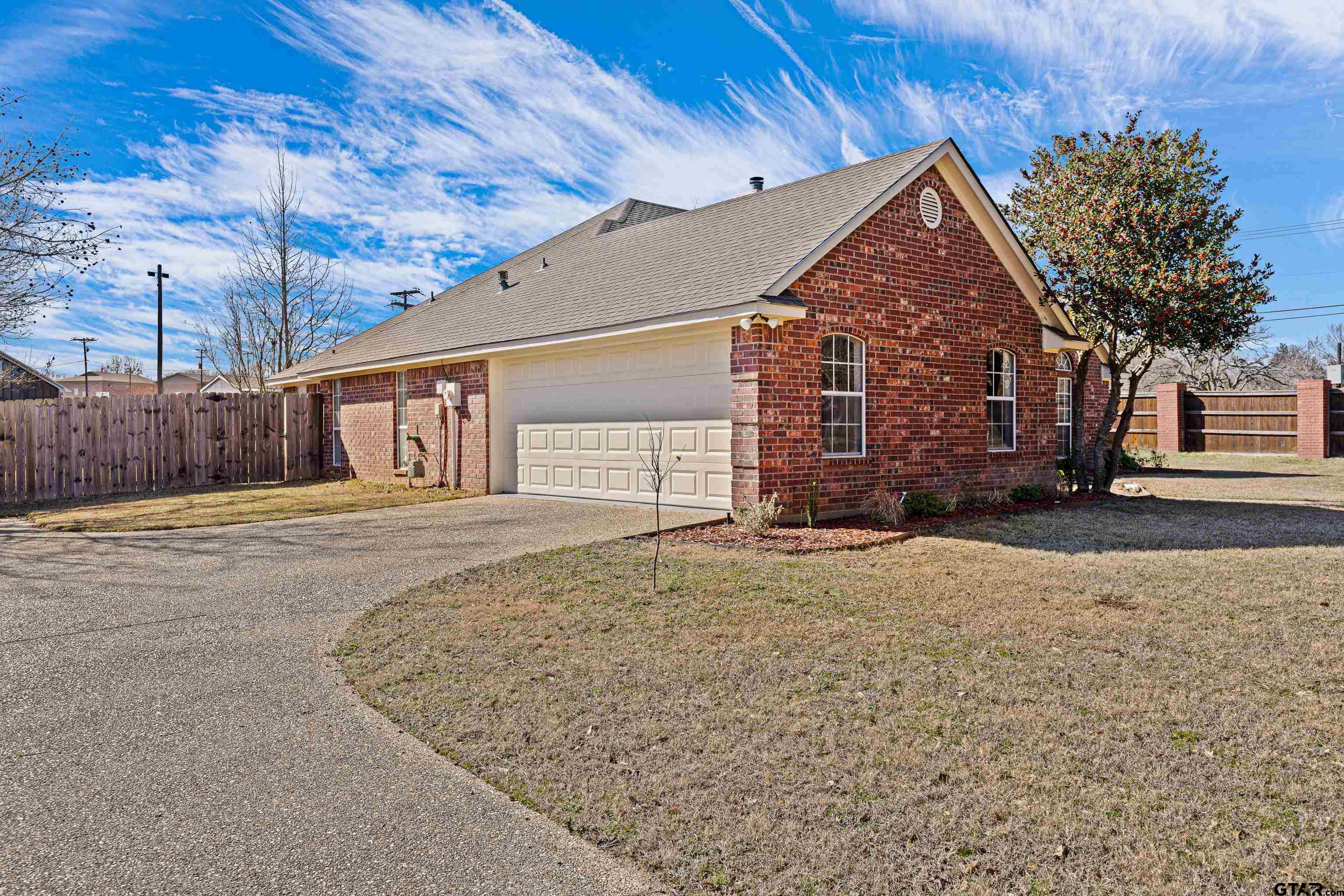 102 Fairway Street Chandler, TX 75758 - Photo 4 of 33 front view of a house with a street